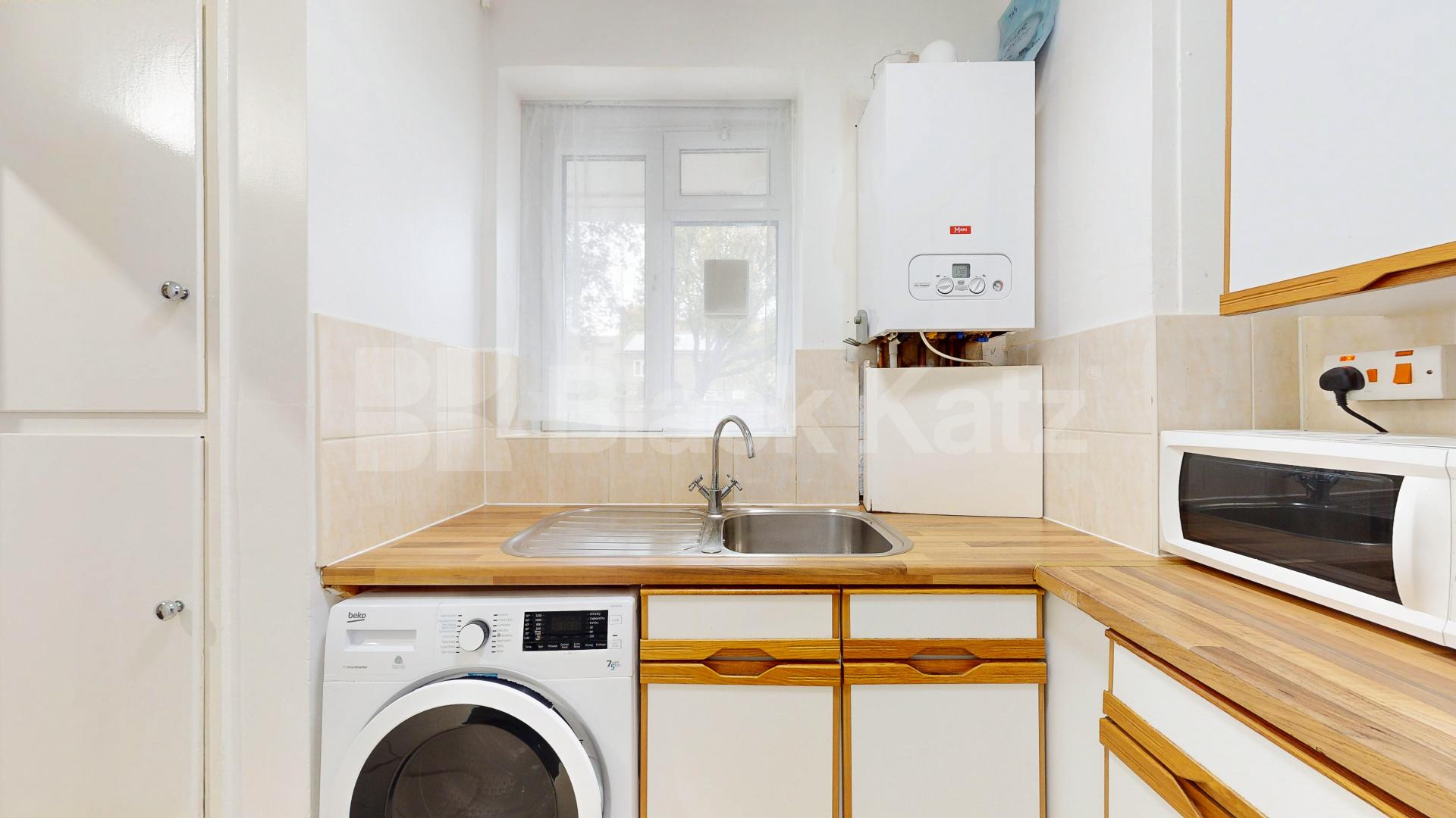 Spacious One Bedroom Flat in Prestigious St Johns Wood by Regents Park Townshend Road, St Johns Wood